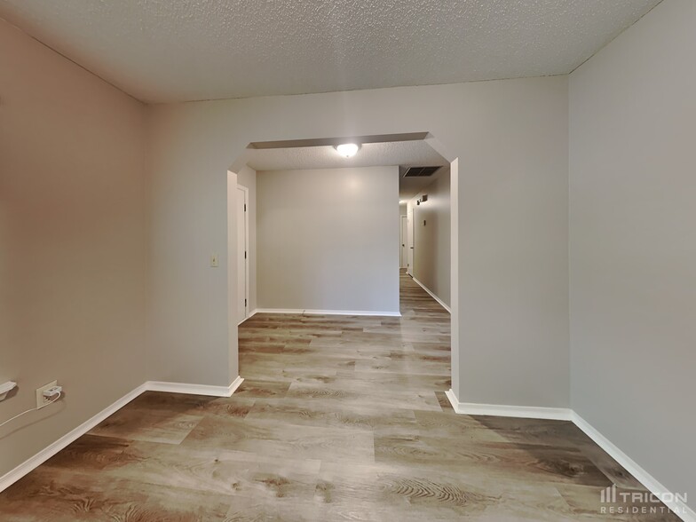 Building Photo - 801 Hardwood St