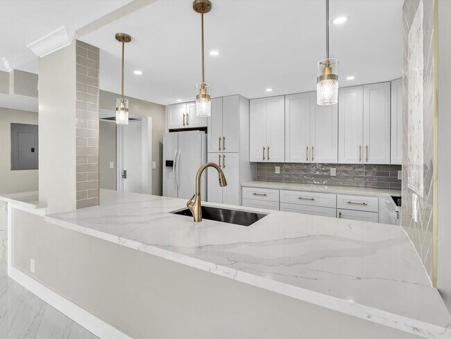 Primary Photo - 1150 Hillsboro Mile Apt #1150, Hillsboro B...