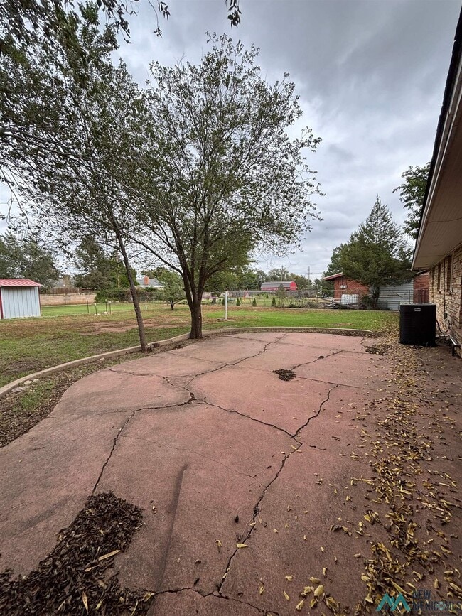 Building Photo - 1420 E 21st St