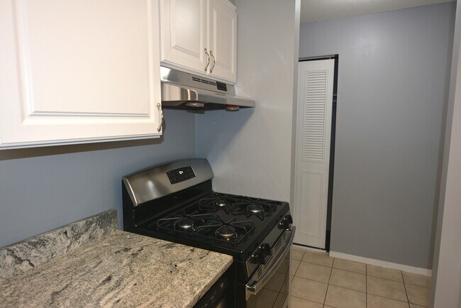 Building Photo - 40 Shrewsbury Green Dr