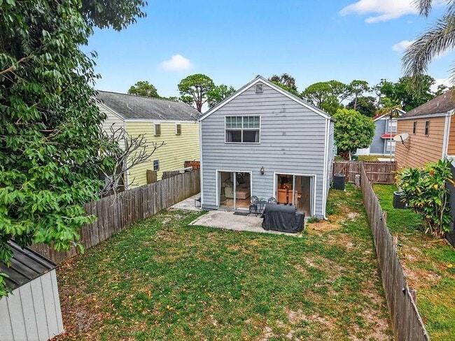 Building Photo - 5812 Thisledown Ct