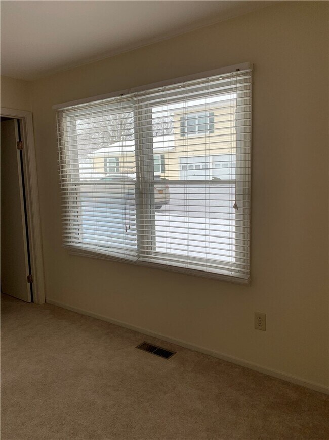 Building Photo - 26 Heron Way S