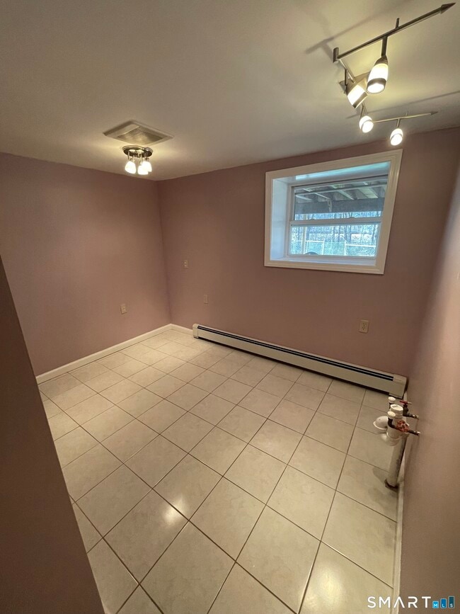 Building Photo - 26 Tamarack Cir