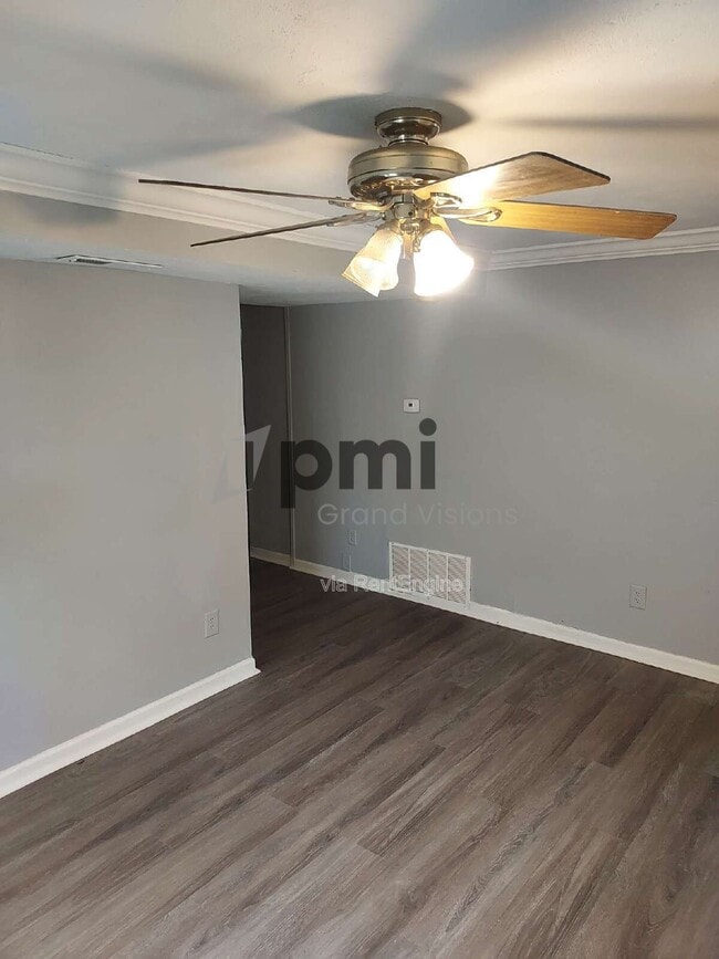 Building Photo - 328 E Kellar Ln