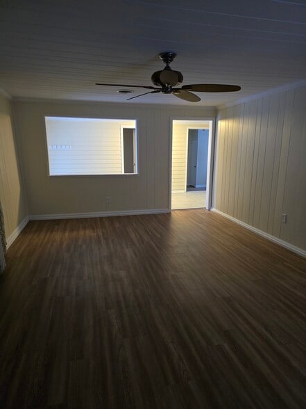 living room - 4435 Clifford Rd