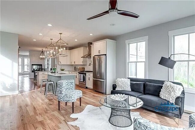 Building Photo - SWANKY 3 BEDROOM NEWER HOME IN HISTORIC CH...