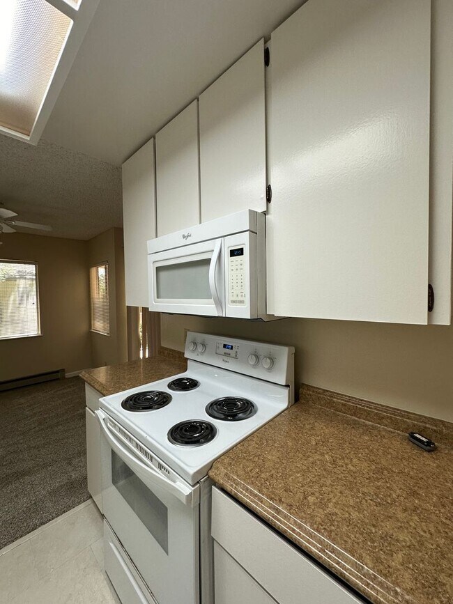 Building Photo - 2 bedroom, 1 bath condo in Mountain View