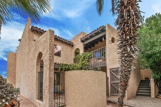 Building Photo - Spacious Midtown Condo