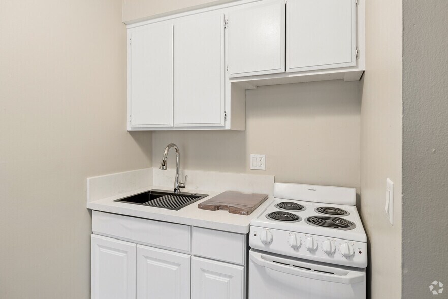 Studio - 450SF - Kitchen - 11330 La Mirada Blvd.