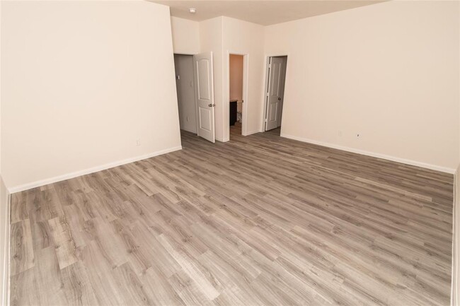 Building Photo - 6247 Brenwood Cir