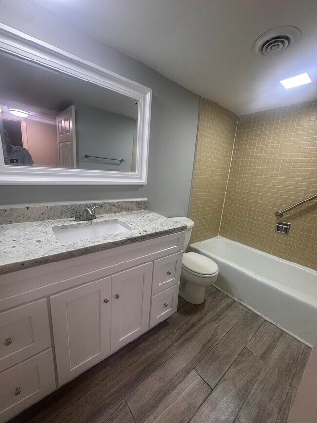 Building Photo - 6633 Poplar Woods Cir E