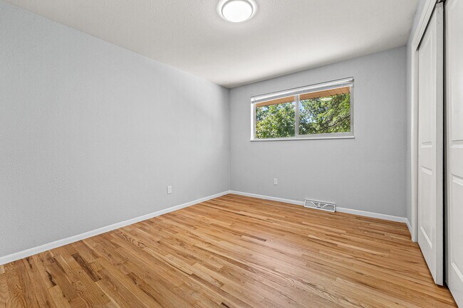Building Photo - 3512 W Berry Dr