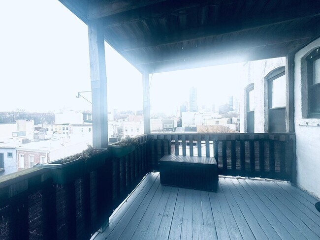 Building Photo - 336 4th St