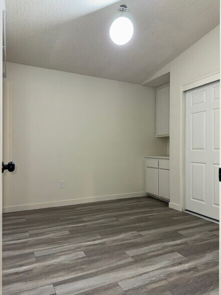 Building Photo - 5905 Fairfax Rd