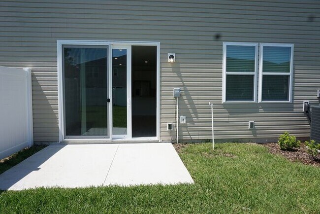 Building Photo - Newly Built 3 Bedroom 2.5 Bathroom Home wi...