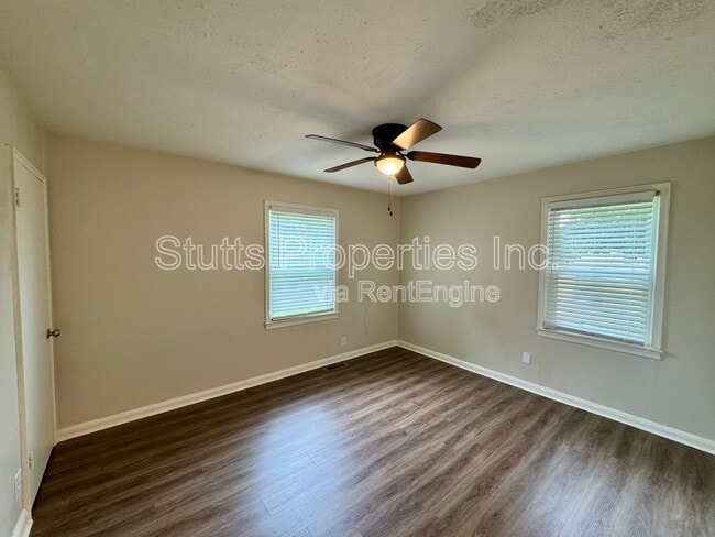 Building Photo - 1305 E 34th St