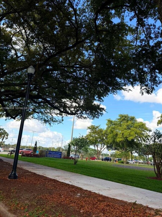 Building Photo - 15515 N Miami Lakeway