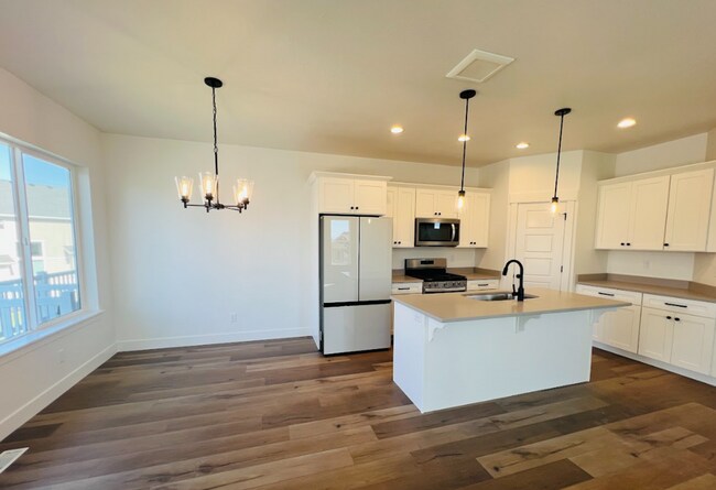 Building Photo - 1051 N Freeman Dr