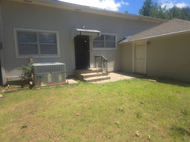 Building Photo - 4701 N Peniel Ave