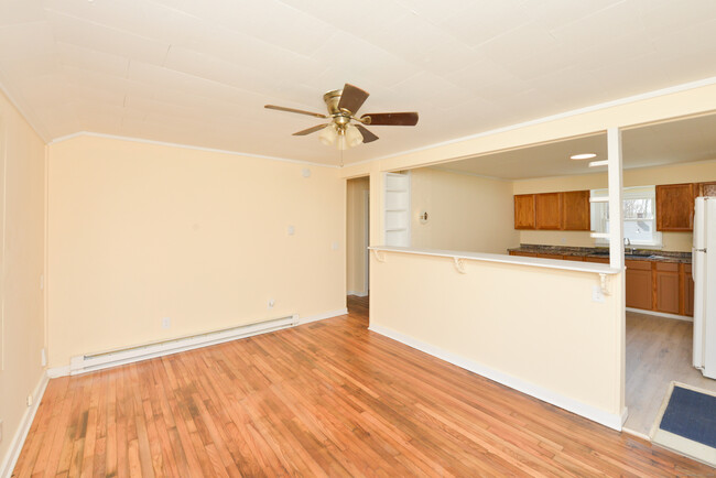 Building Photo - 130 Circle Dr