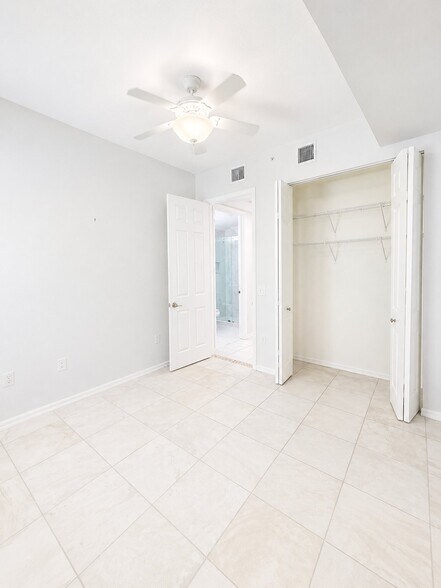 Building Photo - 1445 Mariposa Cir