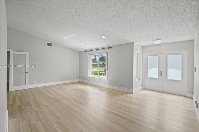 Building Photo - 4040 NE 6th Ave