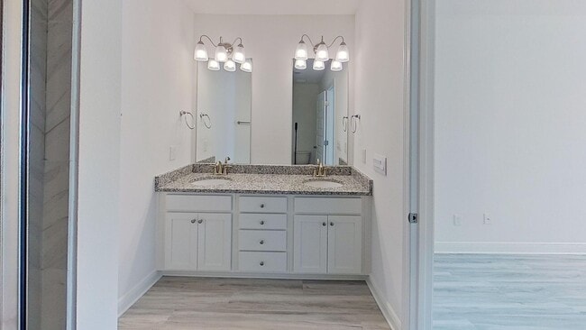 Building Photo - Beautiful Newer Townhouse with all LVP