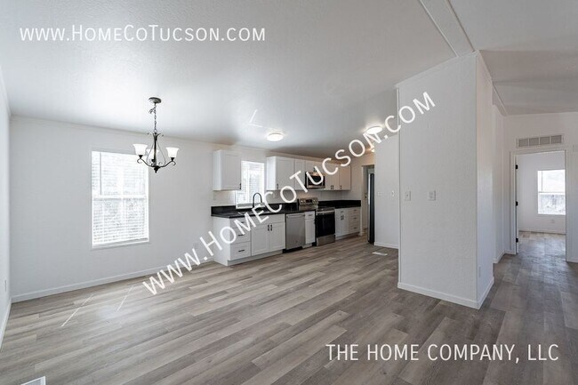 Building Photo - 2628 N Fontana Ave