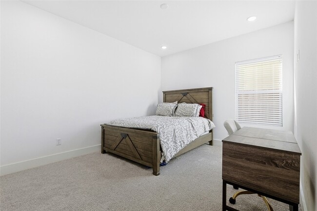 Building Photo - 107 W Whitney St