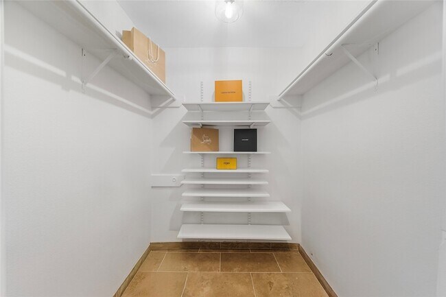 Building Photo - 10310 Minturn Ln