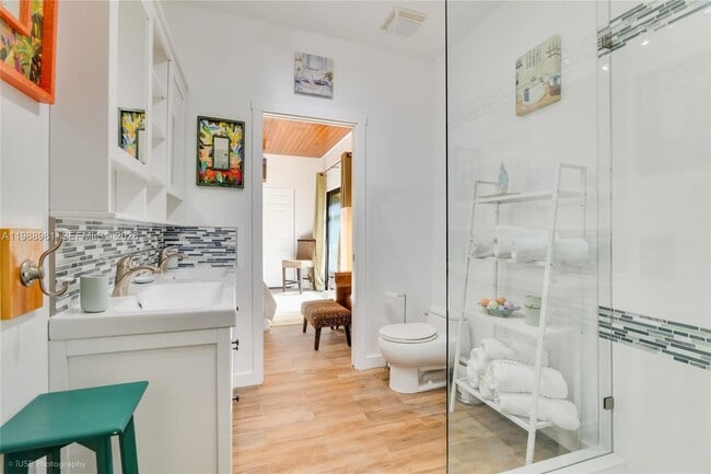 Building Photo - 212 SW 1st Ave