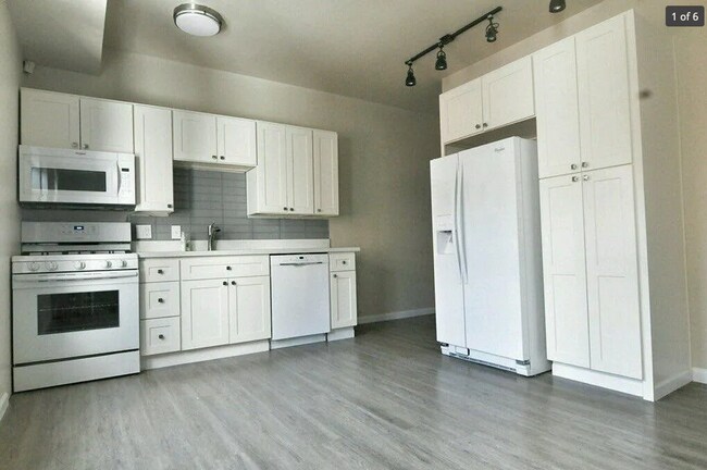Building Photo - $3,200 / 1700ft2 - Prime Office Space for ...
