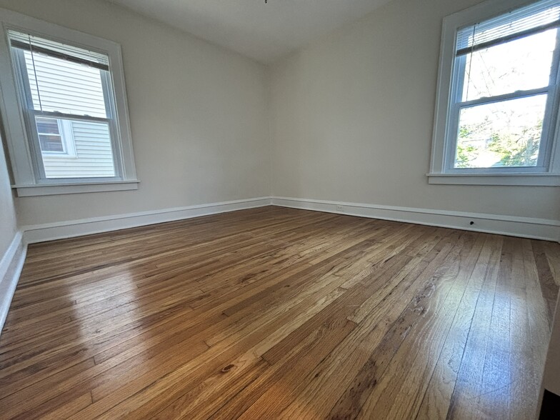 Building Photo - 1305 Hathaway Ave