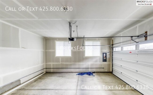 Building Photo - 1052 Banyan St