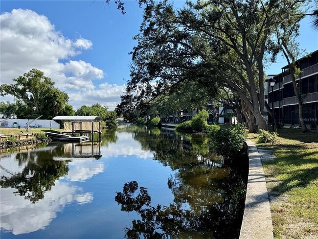 Building Photo - 9205 Tudor Dr