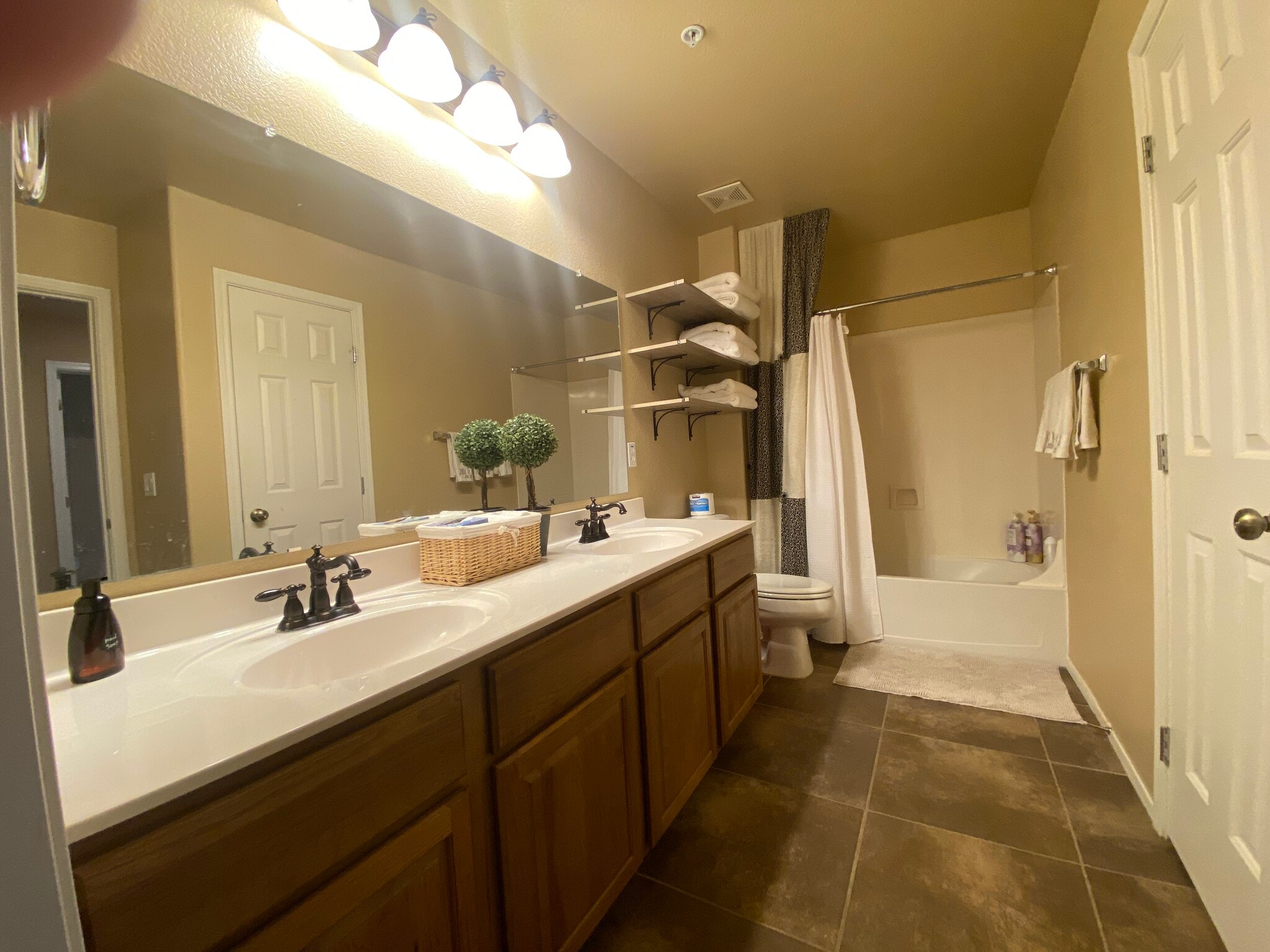 Building Photo - 1350 S Greenfield Rd