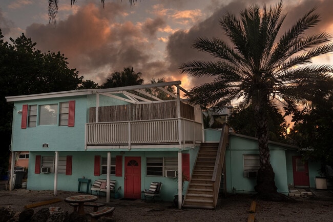 Building Photo - 205 Coral Rd