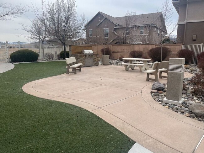 Building Photo - Two Bedroom Condo in South Reno