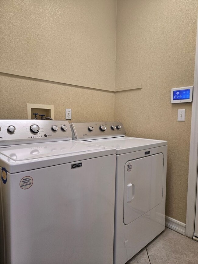 Building Photo - 2 Story Home with 5 Bedrooms