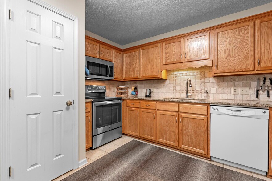 Building Photo - 1102 22nd St NE