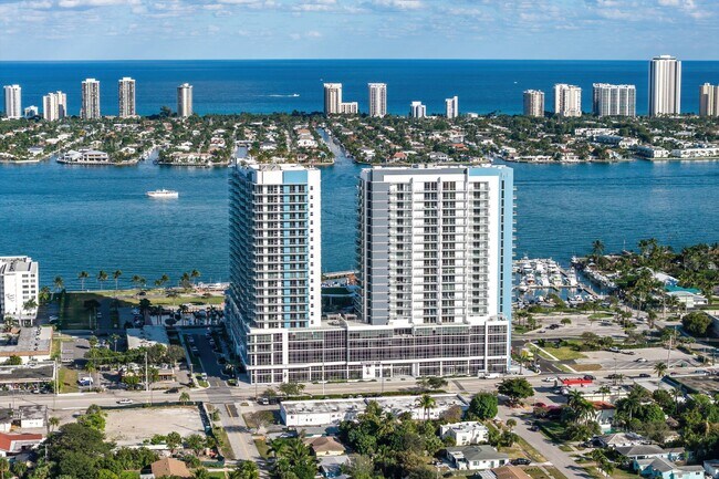 Building Photo - 220 Lake Shore Dr