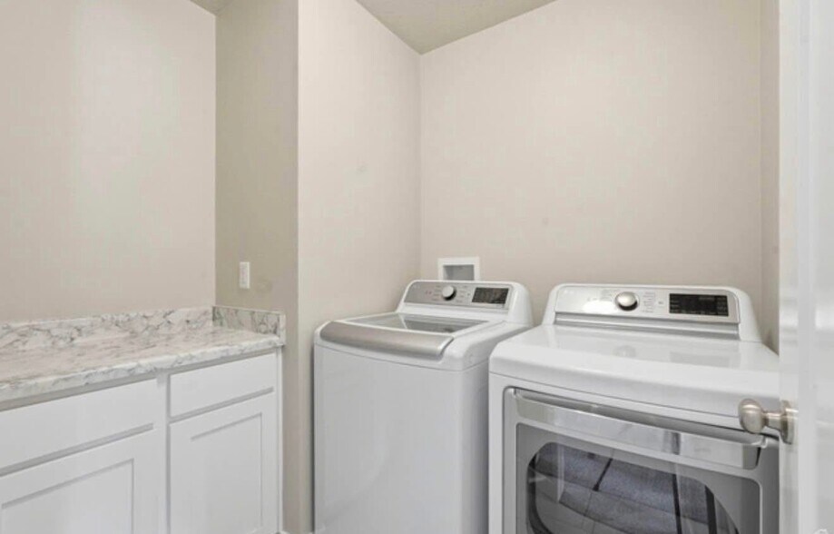 Building Photo - 988 W 500 S