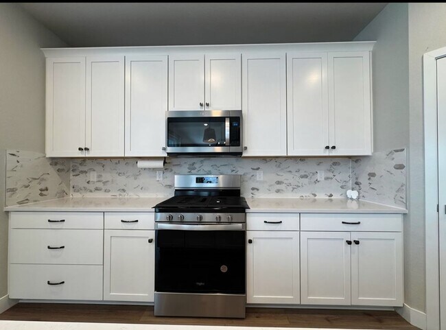 Building Photo - Spacious 3 bed 3 bath 2-story comfortable and stylish home in desirable location in Parker