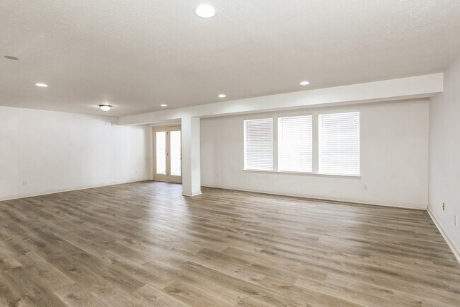 Building Photo - 12005 Gatwick View Dr