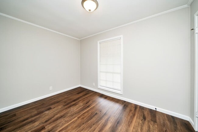 Building Photo - Spacious & Stylish – Fully Renovated 4BR H...