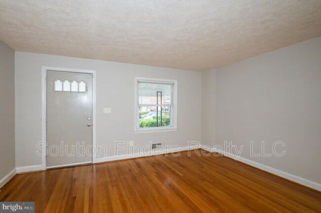 Building Photo - 2110 Coralthorn Rd