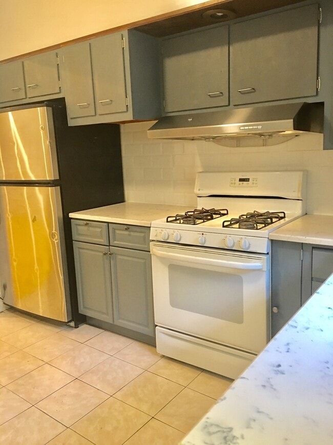 Building Photo - Beautiful 3-Bed/1-Bath Townhouse in Girard Estates/East Passyunk! Available Mid-August!