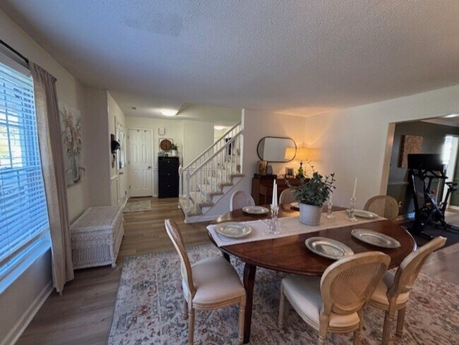 Building Photo - Glenwood