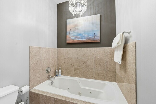 Building Photo - 657 N Carpenter St