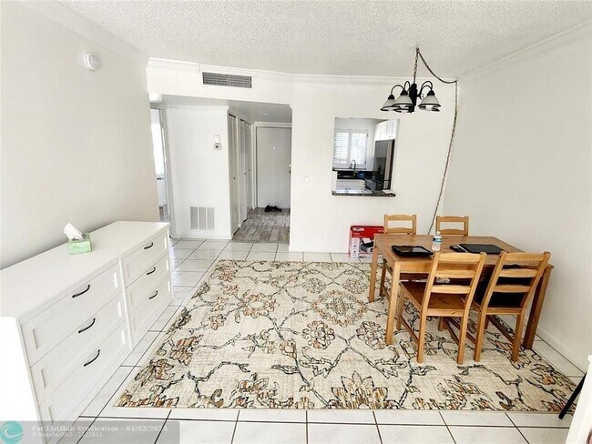 Building Photo - 1638 Embassy Dr